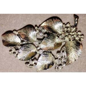 Vintage 1950s–1960s Lisner Silver-Tone Leaf & Rhinestone Brooch